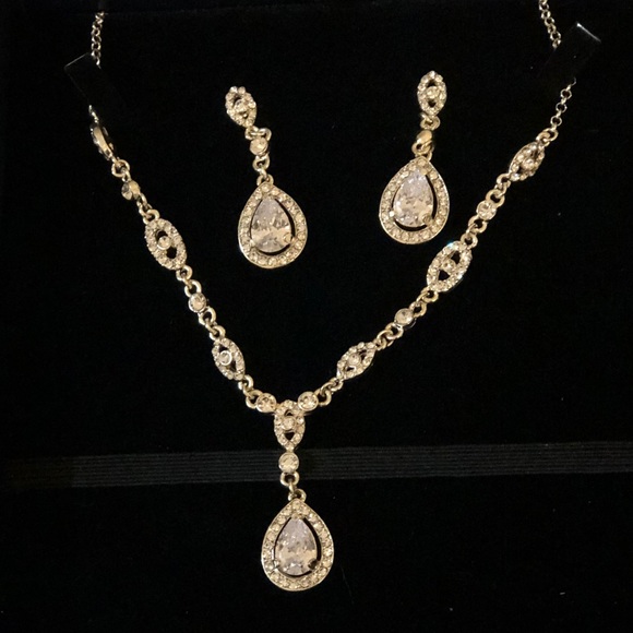 Teardrop necklace and earring set - Picture 1 of 3